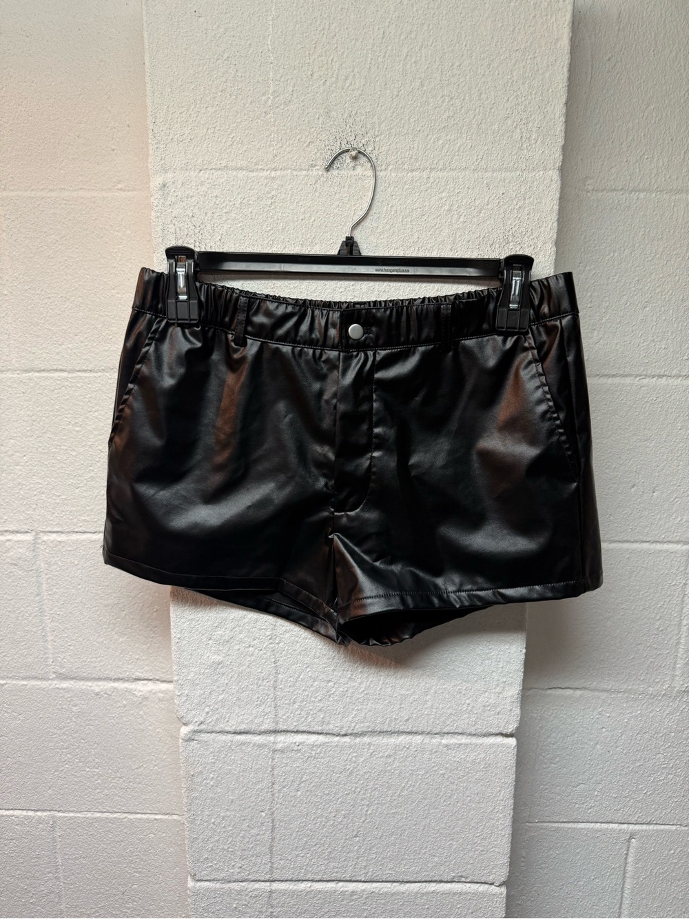 SHEIN Black Faux Leather Elastic Waist Shorts
